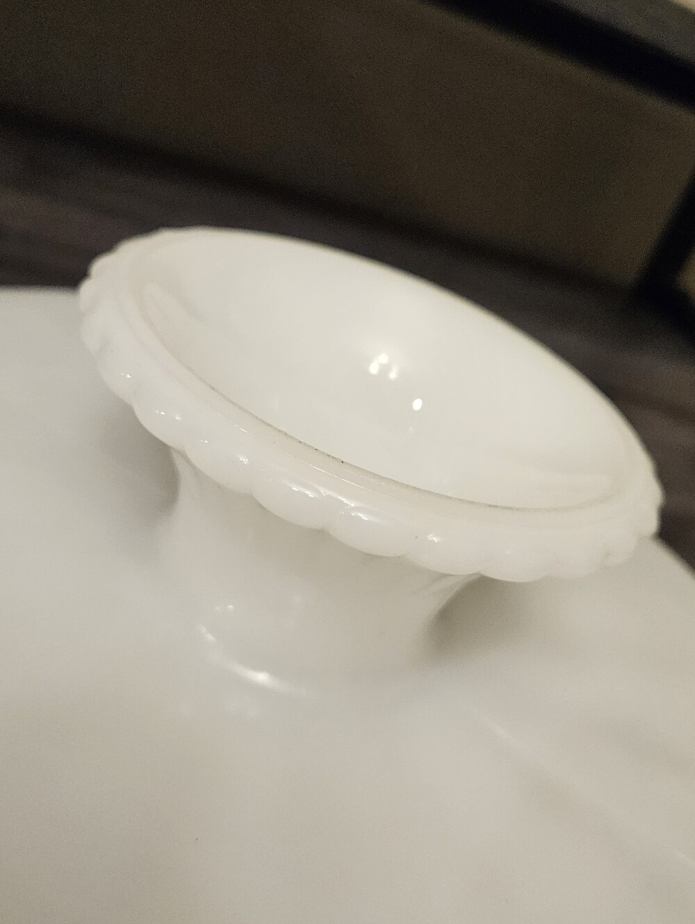 Vintage Anchor Hocking Starburst White Milk Glass Pedestal Cake Stand - Picture 8 of 10